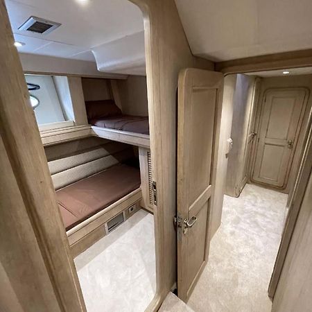 Hotel Yacht Sotavento 산트 아드리아 데 베소스 외부 사진