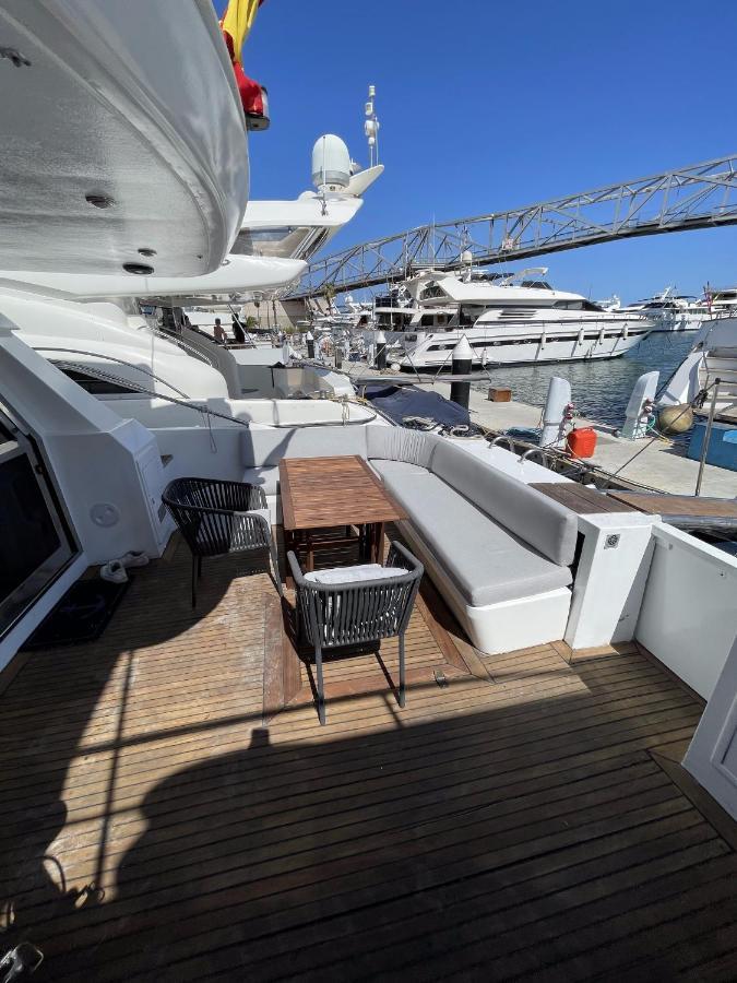 Hotel Yacht Sotavento 산트 아드리아 데 베소스 외부 사진