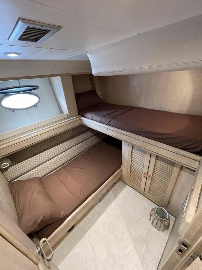 Hotel Yacht Sotavento 산트 아드리아 데 베소스 외부 사진