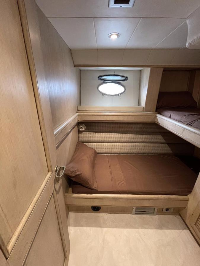 Hotel Yacht Sotavento 산트 아드리아 데 베소스 외부 사진