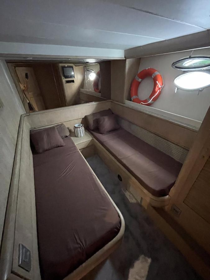 Hotel Yacht Sotavento 산트 아드리아 데 베소스 외부 사진